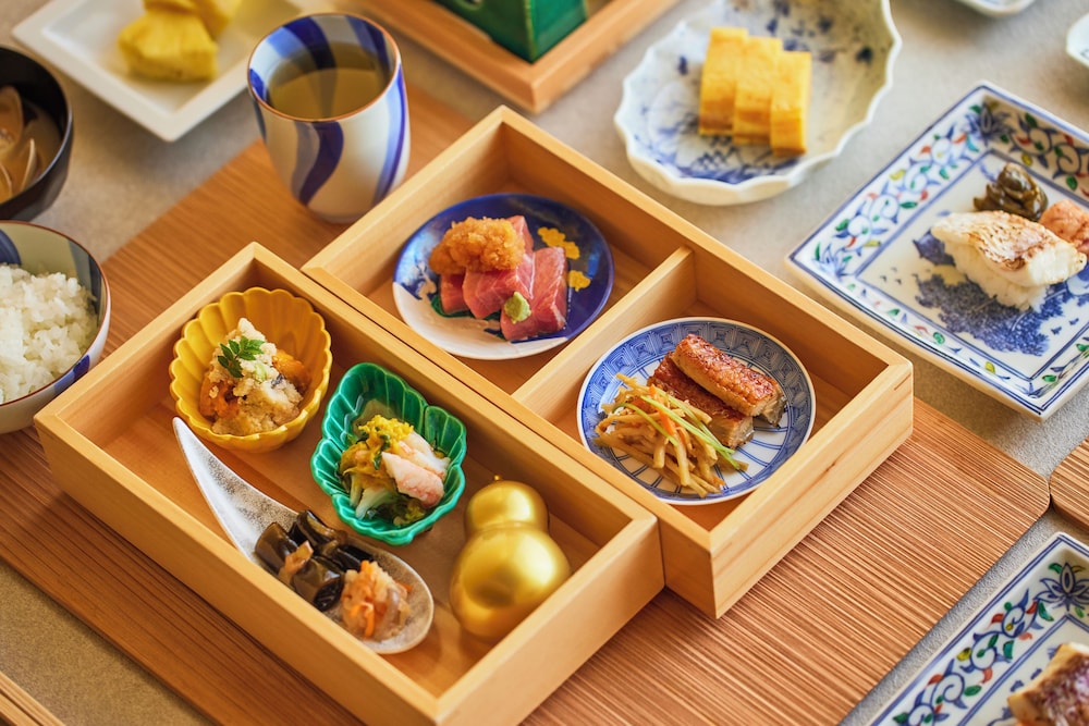 スーペリア スイート 50平米 禁煙 夕食 会席料理 18時or19時30開始 [アレルギーはホテルまで要事前連絡] 客室3 | 和空 成田山門前