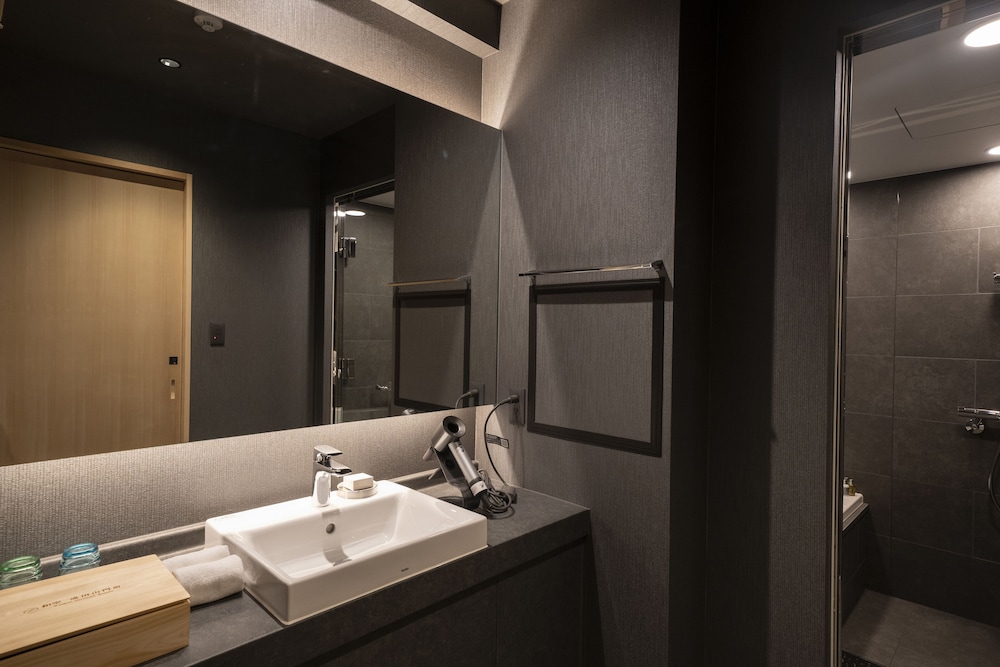 スーペリア スイート 50平米 禁煙 バスルーム1 | 和空 成田山門前