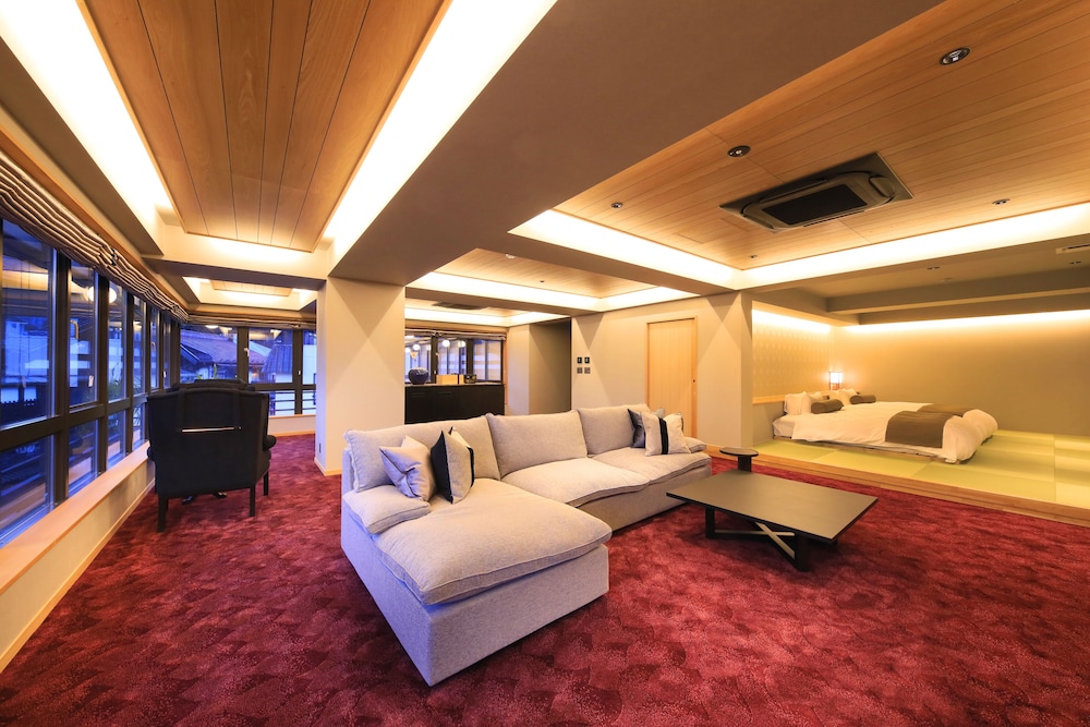 プレミアム スイート 99平米 禁煙 夕食 会席料理 18時or19時30開始 [アレルギーはホテルまで要事前連絡] 客室2 | 和空 成田山門前