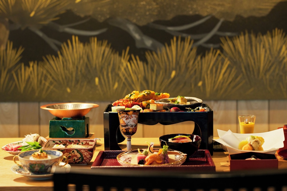 スーペリア スイート 50平米 禁煙 夕食 会席料理 18時or19時30開始 [アレルギーはホテルまで要事前連絡] | 和空 成田山門前