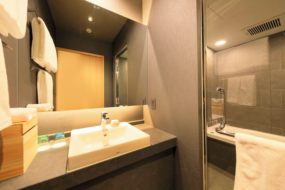 スタンダード ツインルーム 36平米 禁煙 夕食 会席料理 18時or19時30開始 [アレルギーはホテルまで要事前連絡] 客室4 | 和空 成田山門前