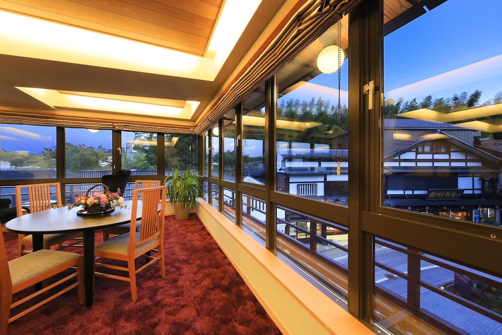 プレミアム スイート 99平米 禁煙 夕食 会席料理 18時or19時30開始 [アレルギーはホテルまで要事前連絡] 部屋からの景観0 | 和空 成田山門前