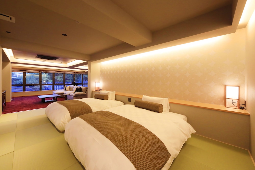 プレミアム スイート 99平米 禁煙 夕食 会席料理 18時or19時30開始 [アレルギーはホテルまで要事前連絡] 客室3 | 和空 成田山門前