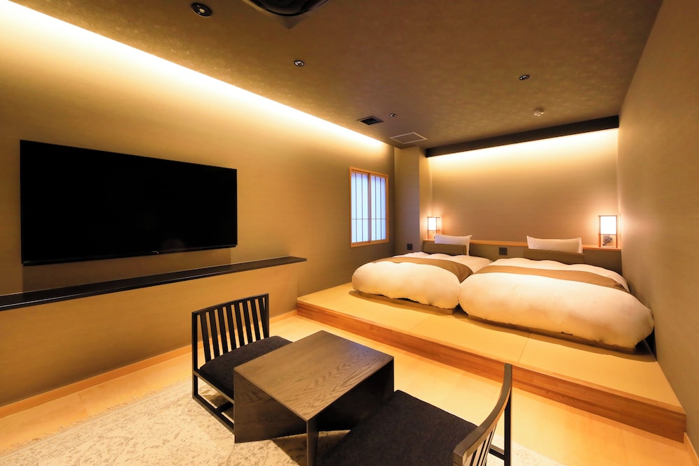 スタンダード ツインルーム 36平米 禁煙 夕食 会席料理 18時or19時30開始 [アレルギーはホテルまで要事前連絡] 客室2 | 和空 成田山門前