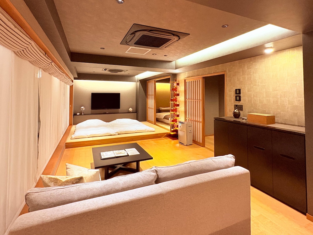 デラックスフォース スイート 57平米 禁煙 客室4 | 和空 成田山門前