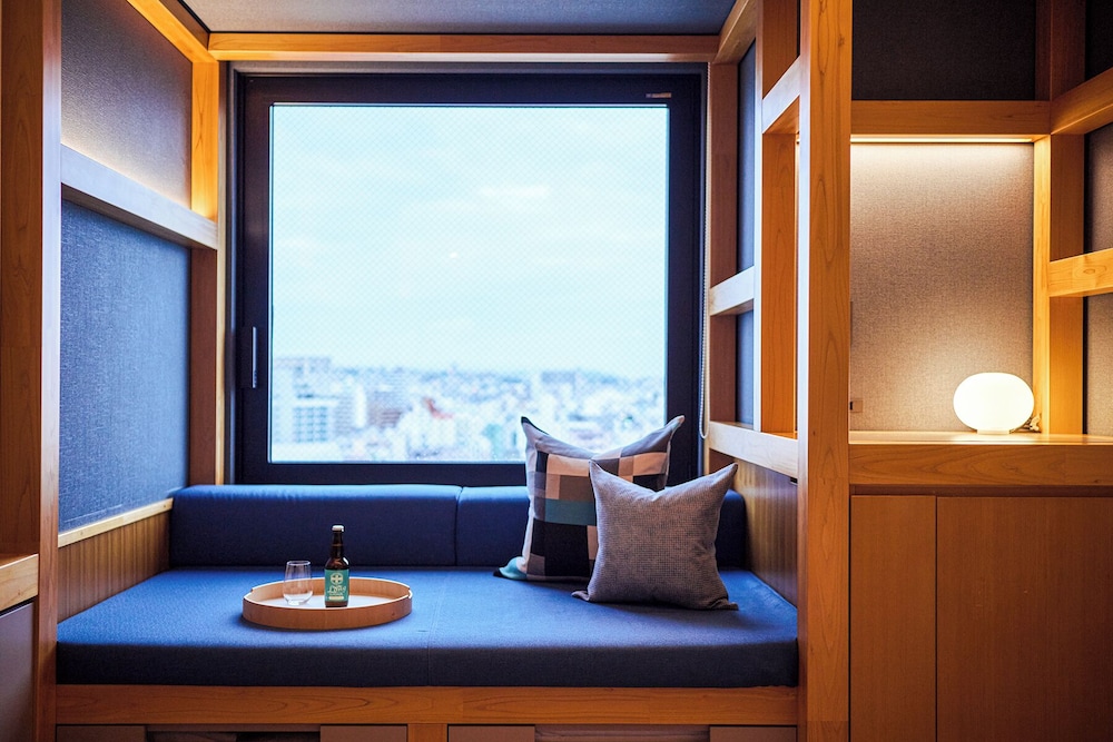 クイーンルームソファベッド付 禁煙 客室3 | OMO5 沖縄那覇 by 星野リゾート