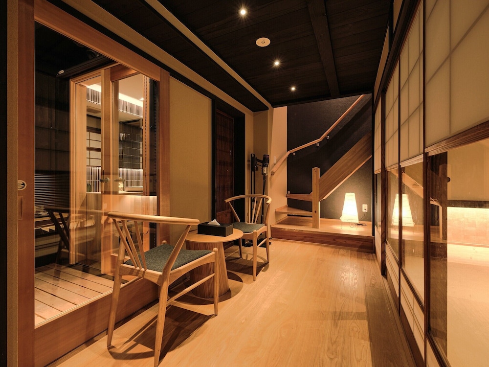 ヴィラ リビング エリア5 | 紡 祇園白川