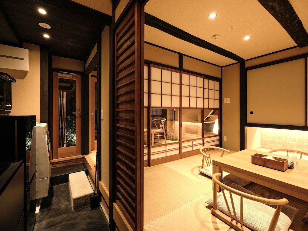 ヴィラ リビング エリア1 | 紡 祇園白川