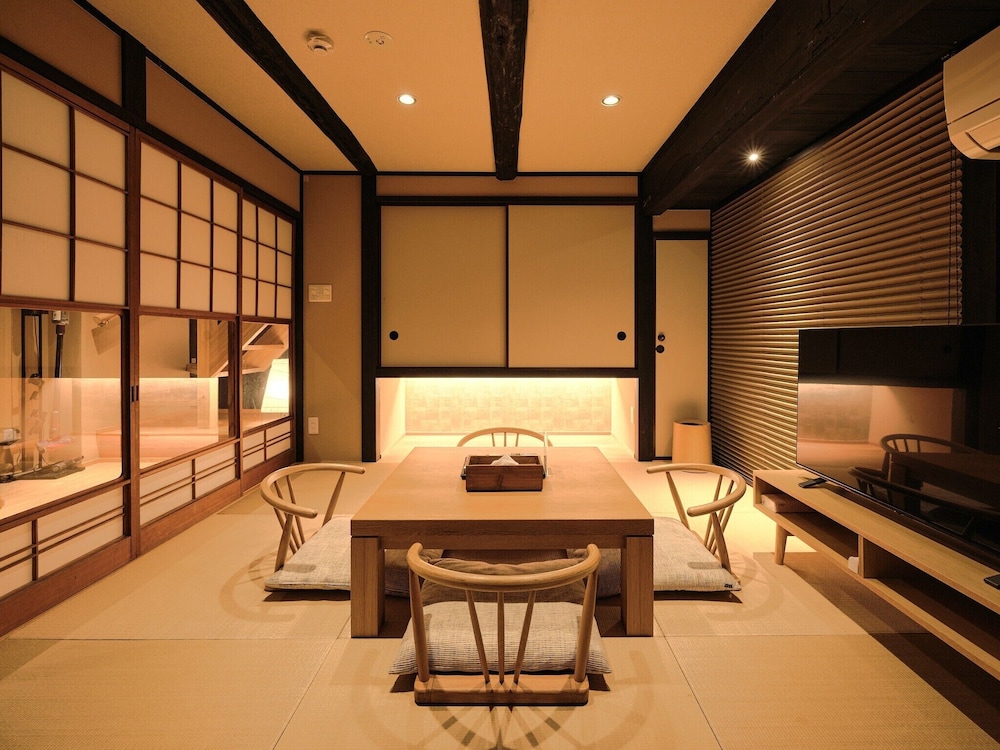 ヴィラ リビング エリア4 | 紡 祇園白川