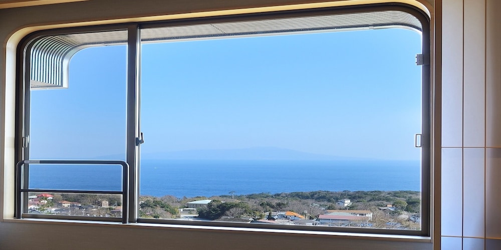 【オーシャンビュー】スーペリアツイン（シャワーブース付）禁煙 部屋からの景観0 | 亀の井ホテル 伊豆高原