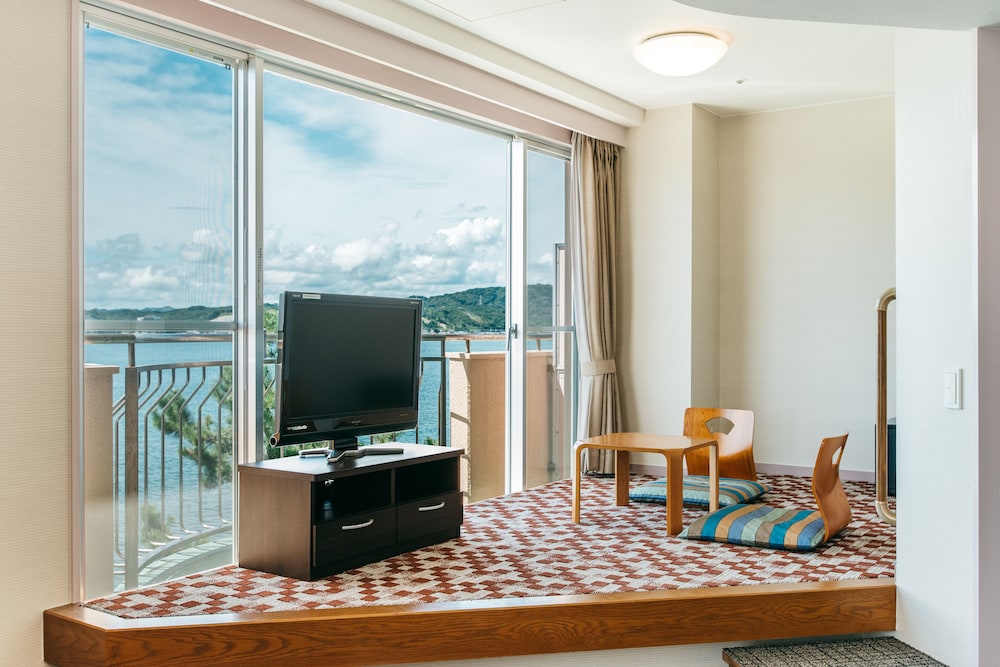 バリアフリー対応客室（バス付）禁煙 客室1 | 亀の井ホテル 紀伊田辺