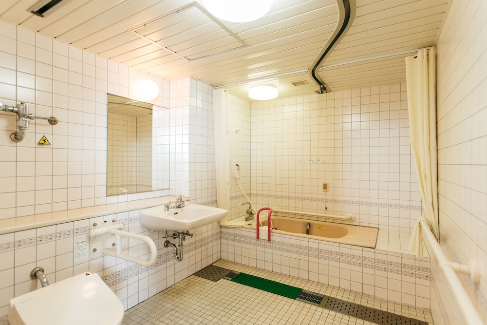 バリアフリー対応客室（バス付）禁煙 バスルーム0 | 亀の井ホテル 紀伊田辺