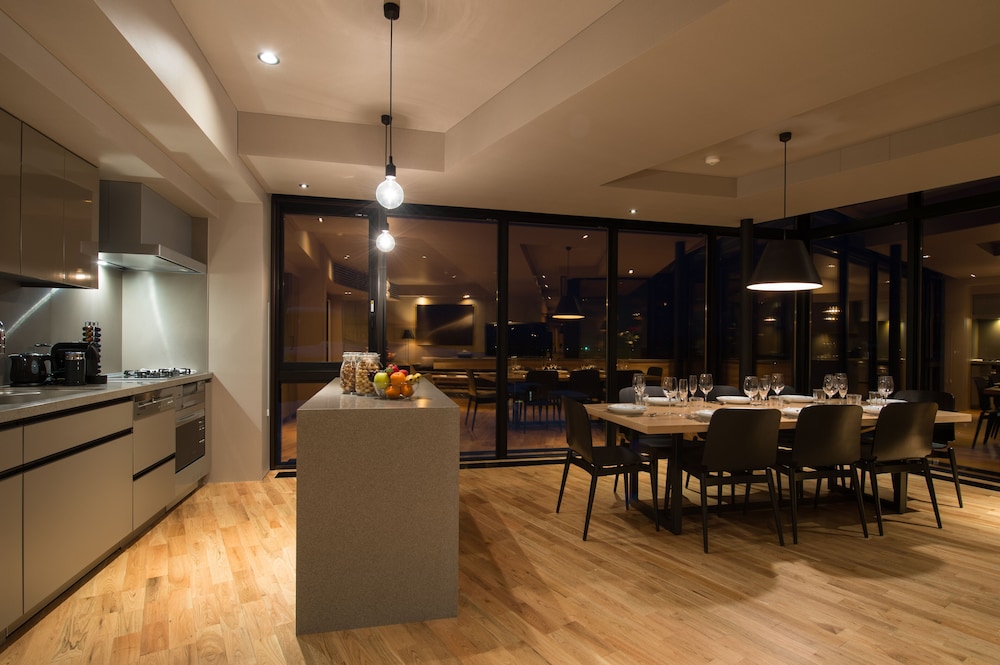 3BR Premium Suite 専用キッチン0 | Aspect Luxury Apartments by H2 Life