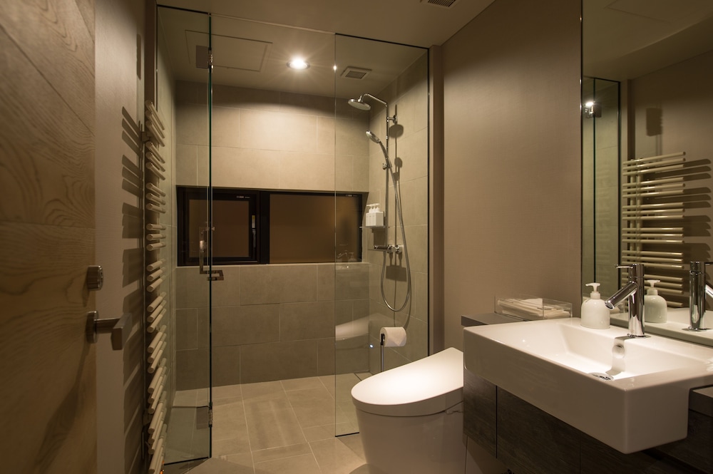 3BR Premium Suite バスルーム0 | Aspect Luxury Apartments by H2 Life