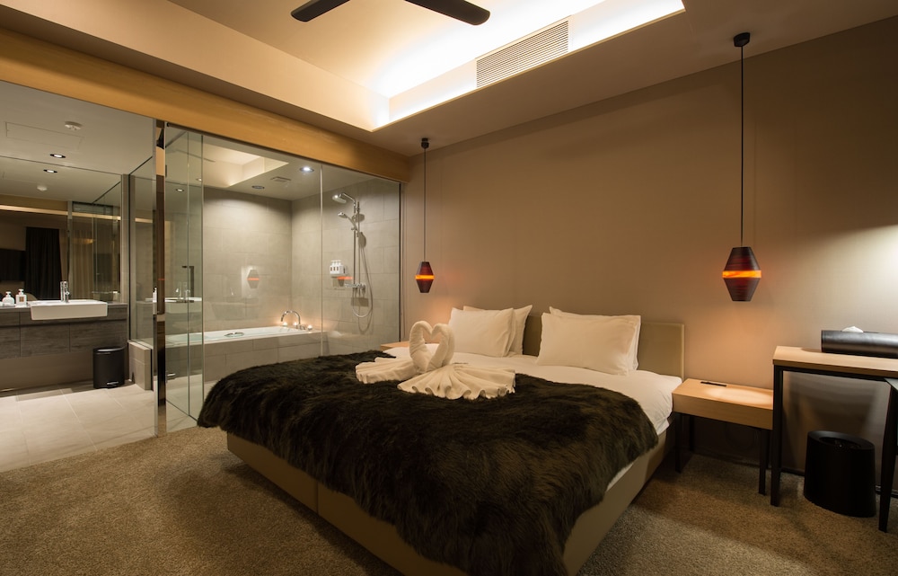 3BR Platinum Suite Ground Floor 客室1 | Aspect Luxury Apartments by H2 Life