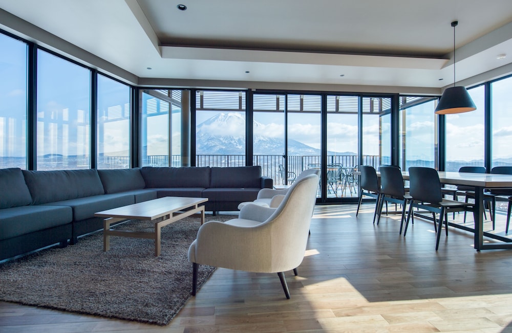 5BR Platinum Executive Suite | Aspect Luxury Apartments by H2 Life