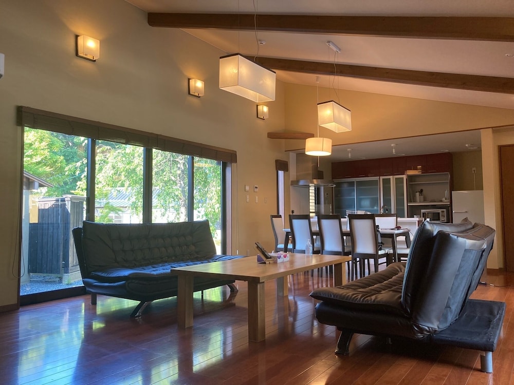 柚木庵 リビング エリア1 | 湯布院 柚木庵