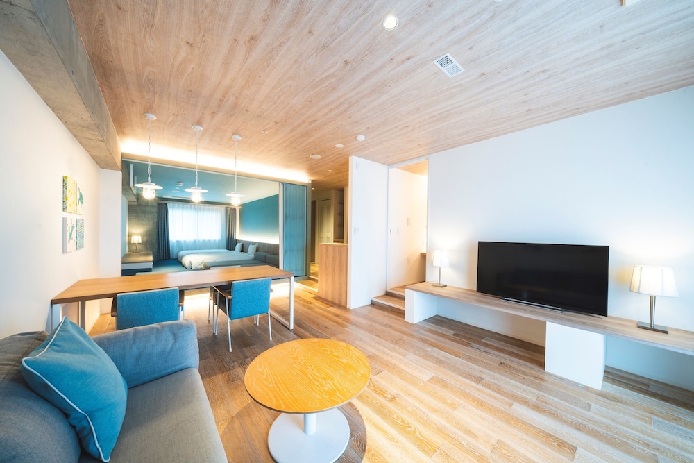 スイート 禁煙 客室3 | BEB5沖縄瀬良垣 by 星野リゾート