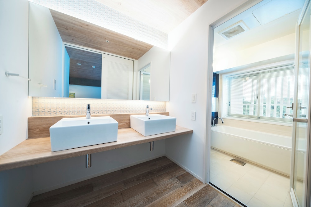 スイート 禁煙 バスルーム0 | BEB5沖縄瀬良垣 by 星野リゾート