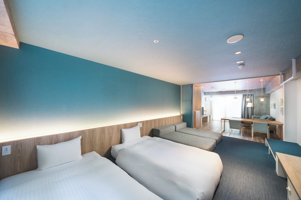 スイート 禁煙 客室2 | BEB5沖縄瀬良垣 by 星野リゾート