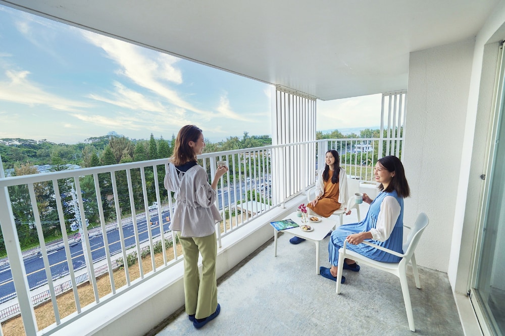 デラックススイート 禁煙 バルコニーからの眺望0 | BEB5沖縄瀬良垣 by 星野リゾート