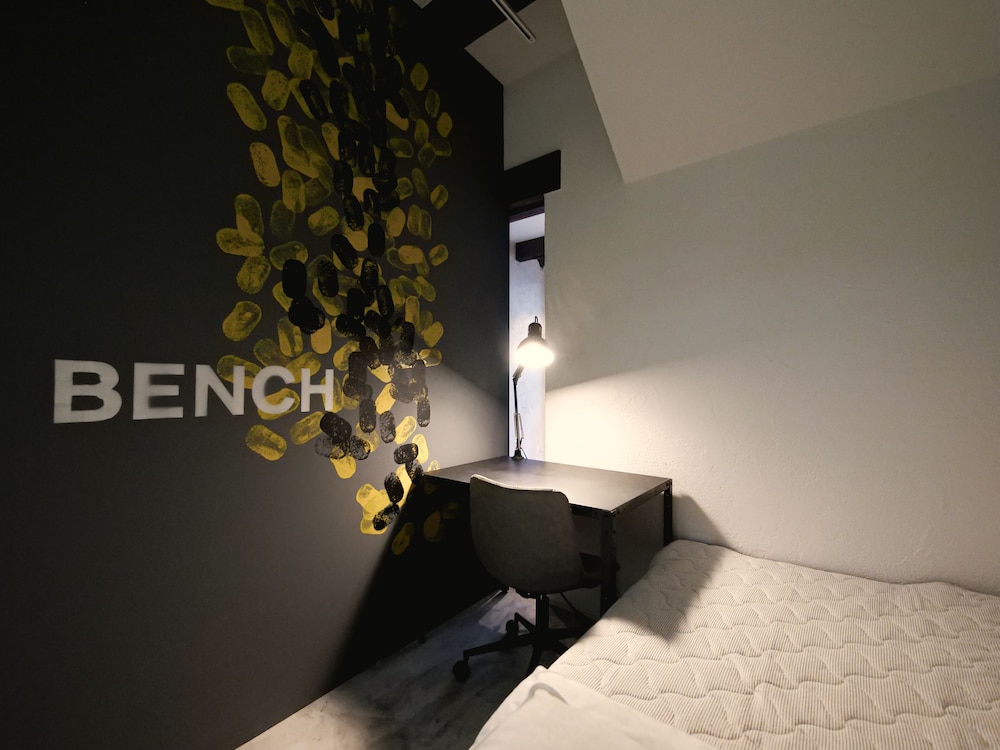 ベーシック ダブルまたはツインルーム 客室2 | BENCH