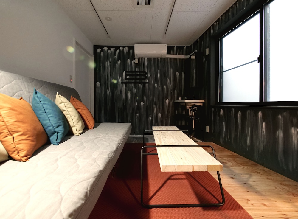 ベーシック 4 人部屋 | BENCH