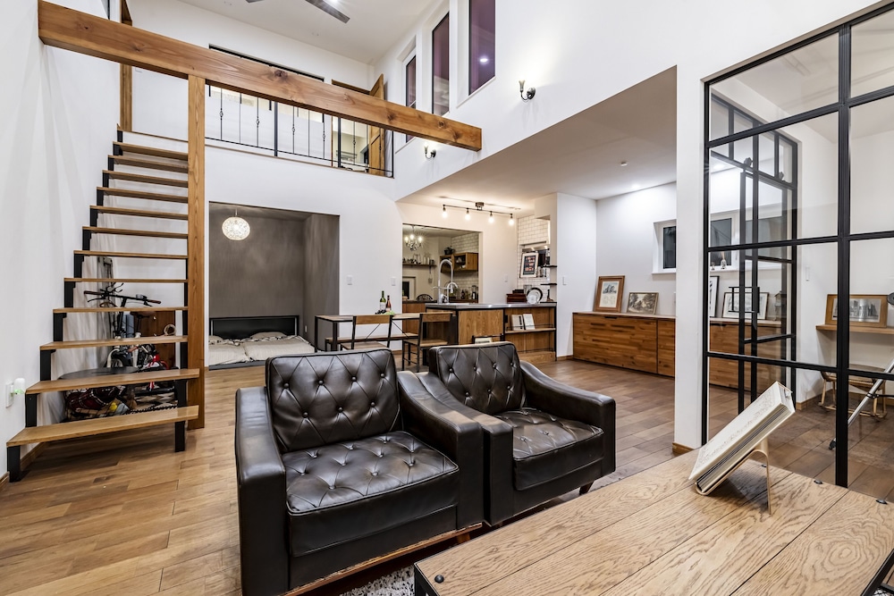 ハウス リビング エリア2 | アンティークス犬山