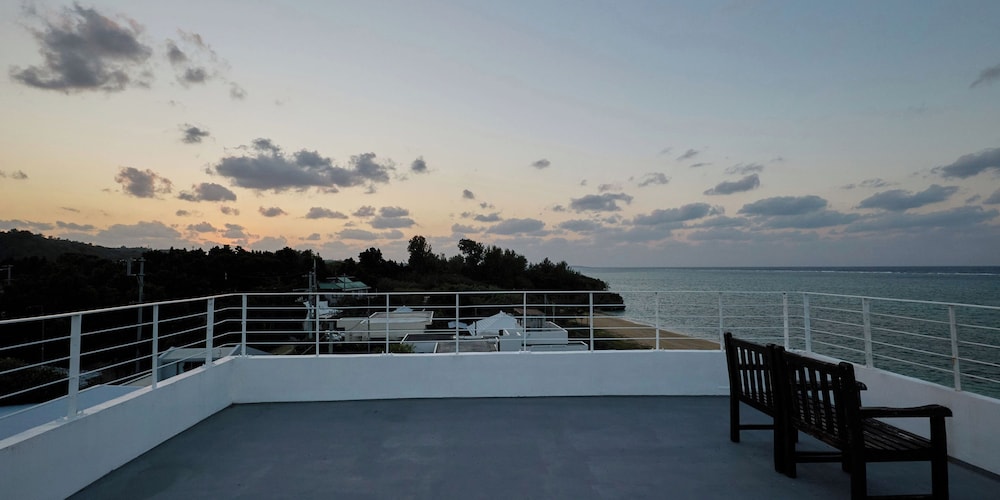 302 Star テラス / パティオ2 | カーサドゥマイオーシャンヴィラ今帰仁