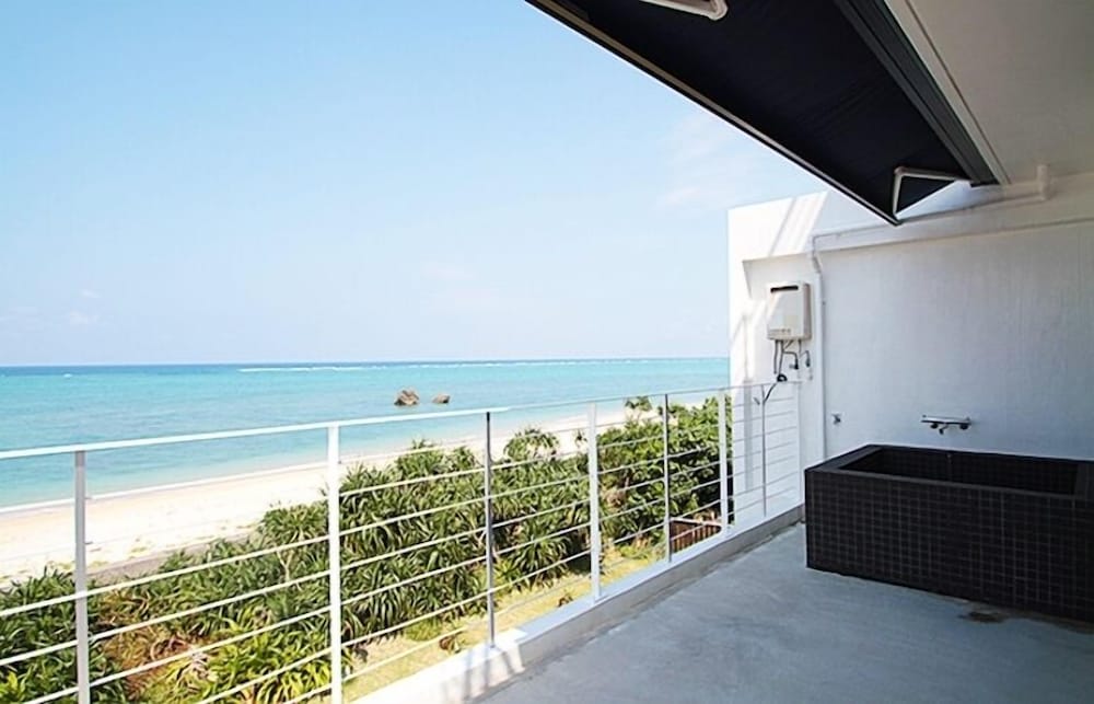 202 Sunset テラス / パティオ0 | カーサドゥマイオーシャンヴィラ今帰仁