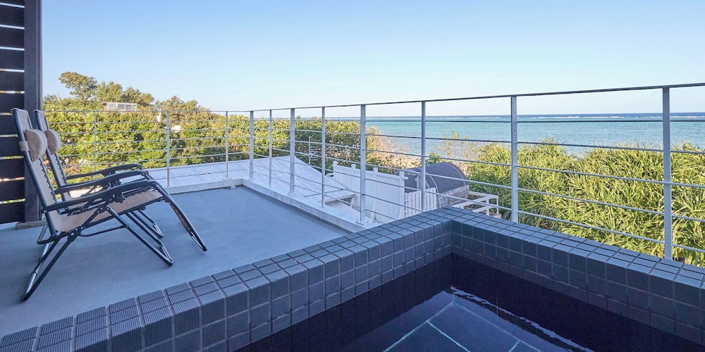 202 Sunset 客室1 | カーサドゥマイオーシャンヴィラ今帰仁