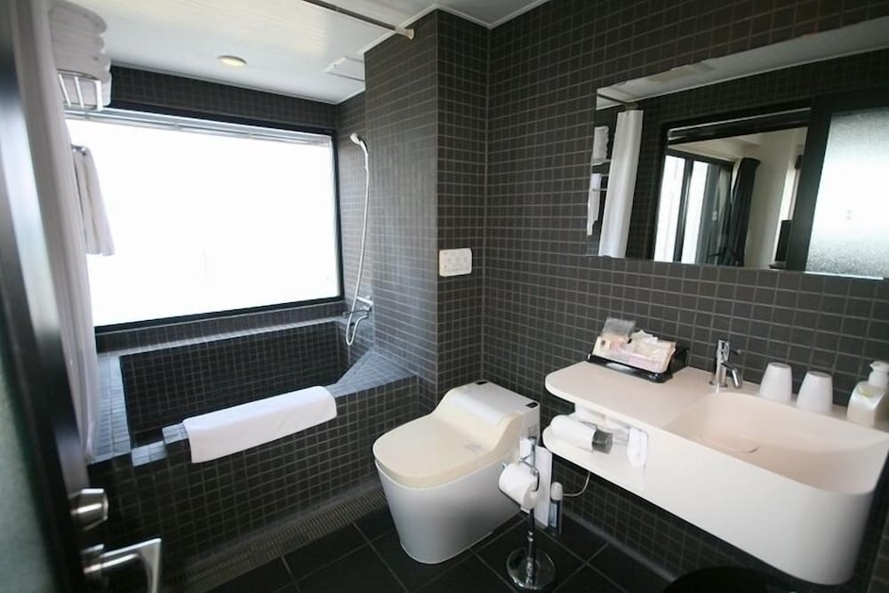 202 Sunset バスルーム0 | カーサドゥマイオーシャンヴィラ今帰仁