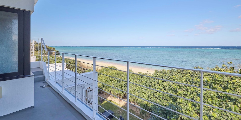 301 Wave テラス / パティオ3 | カーサドゥマイオーシャンヴィラ今帰仁