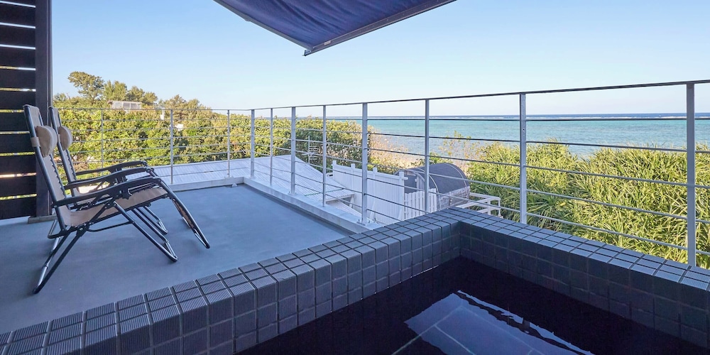 202 Sunset 客室2 | カーサドゥマイオーシャンヴィラ今帰仁