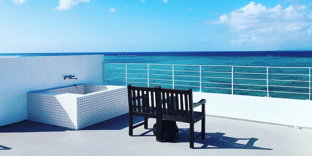 301 Wave テラス / パティオ1 | カーサドゥマイオーシャンヴィラ今帰仁