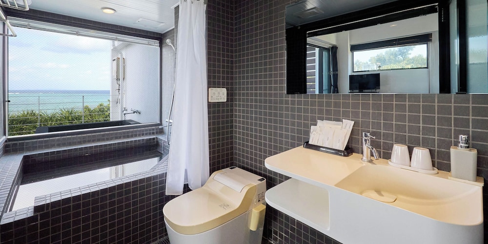 202 Sunset バスルーム0 | カーサドゥマイオーシャンヴィラ今帰仁