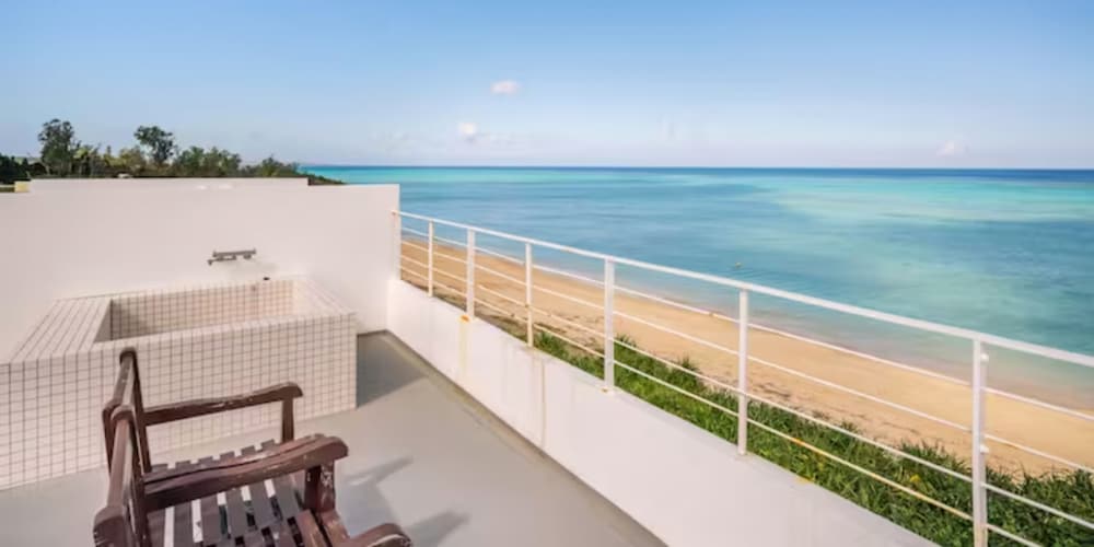 301 Wave テラス / パティオ0 | カーサドゥマイオーシャンヴィラ今帰仁