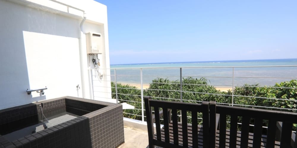 201 Anthurium テラス / パティオ3 | カーサドゥマイオーシャンヴィラ今帰仁