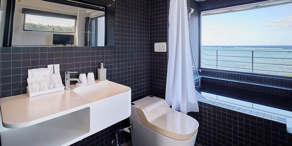 301 Wave バスルーム0 | カーサドゥマイオーシャンヴィラ今帰仁