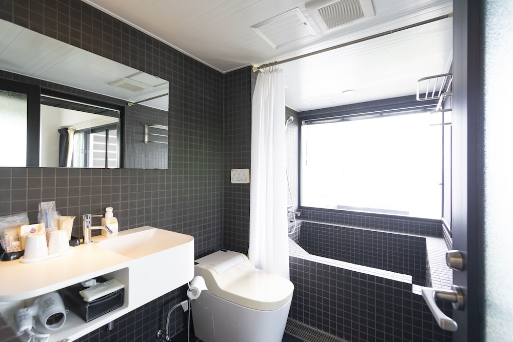 201 Anthurium バスルーム2 | カーサドゥマイオーシャンヴィラ今帰仁