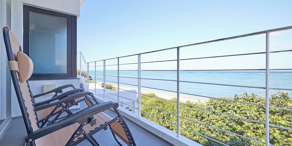 301 Wave テラス / パティオ2 | カーサドゥマイオーシャンヴィラ今帰仁