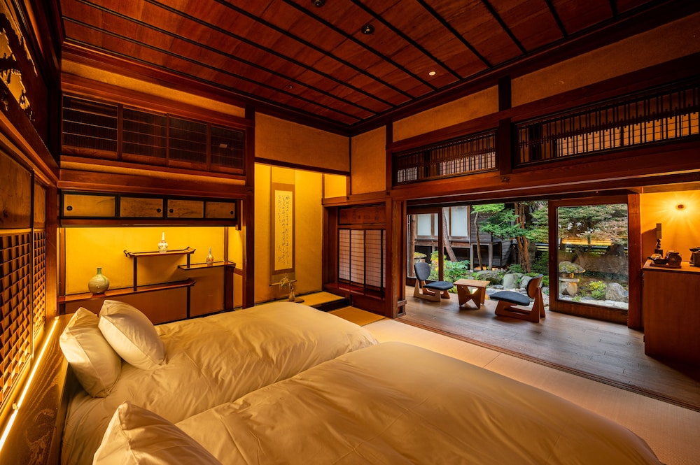 105 本館 · 歳吉屋 半露天風呂 禁煙 | BYAKU Narai