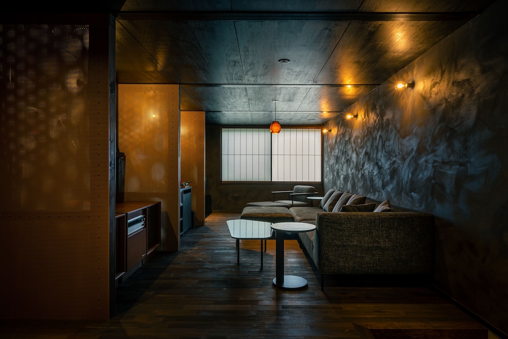 112 別館 · 上原屋 禁煙 リビング エリア5 | BYAKU Narai