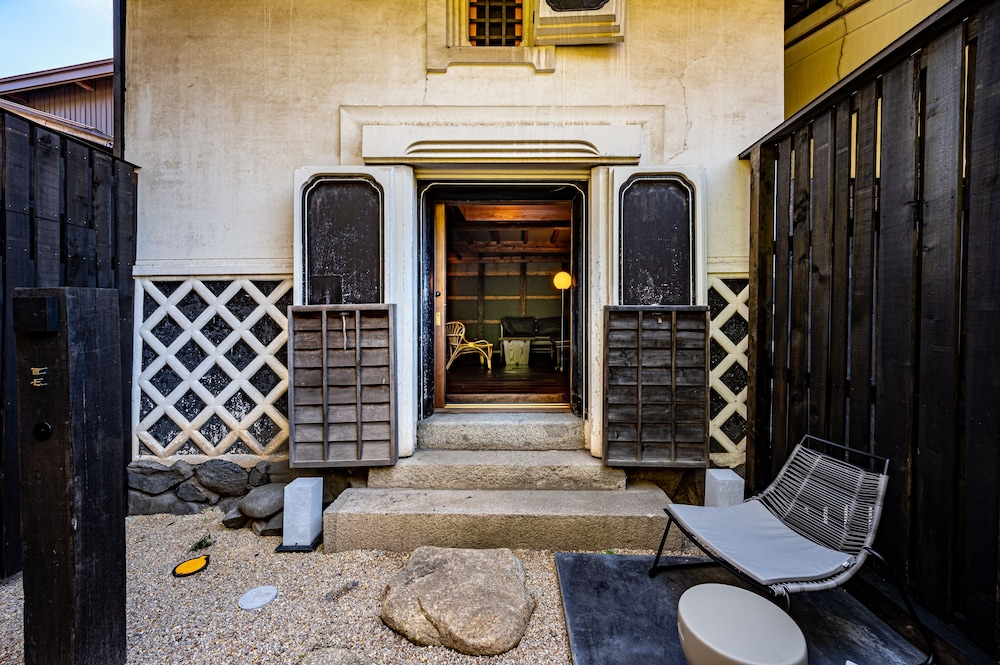 108 本館 · 歳吉屋 半露天風呂 禁煙 部屋からの景観0 | BYAKU Narai