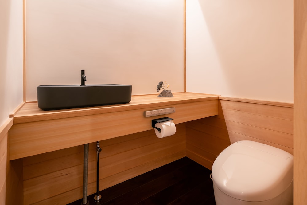 113 別館 · 島茂屋 半露天風呂 禁煙 客室3 | BYAKU Narai