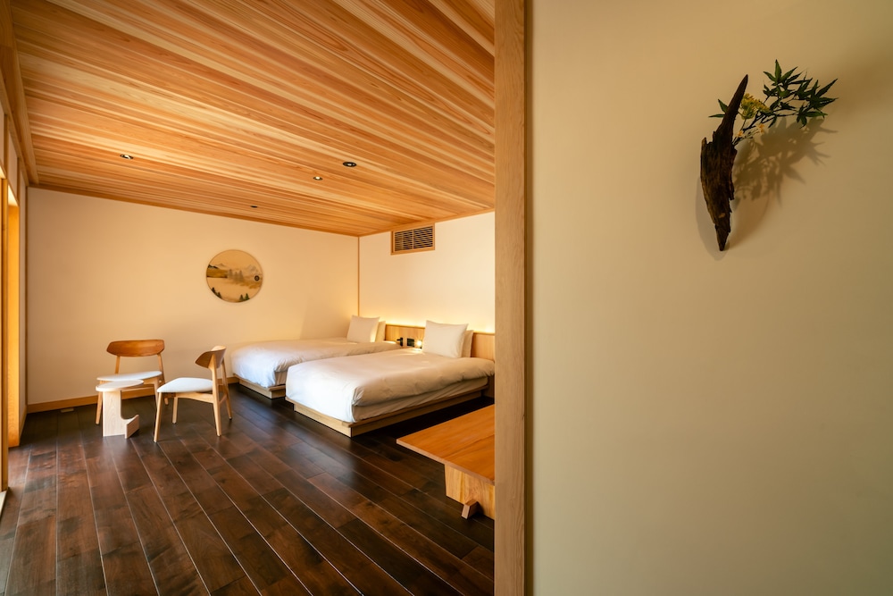 114 別館 · 島茂屋 半露天風呂 禁煙 客室1 | BYAKU Narai