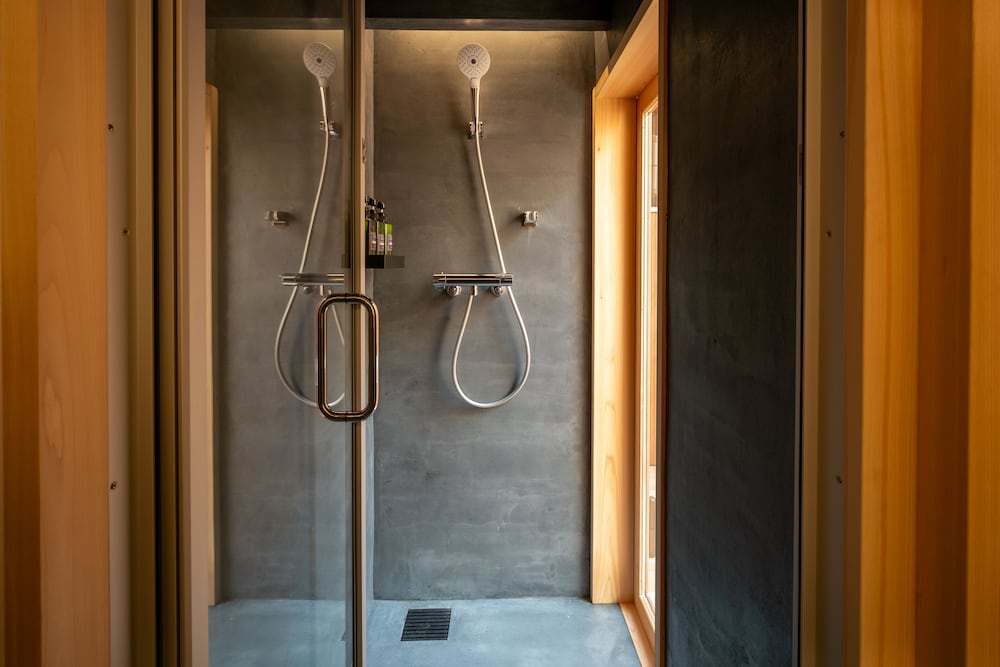 116 別館 · かね上屋 プライベートサウナ 禁煙 バスルーム2 | BYAKU Narai