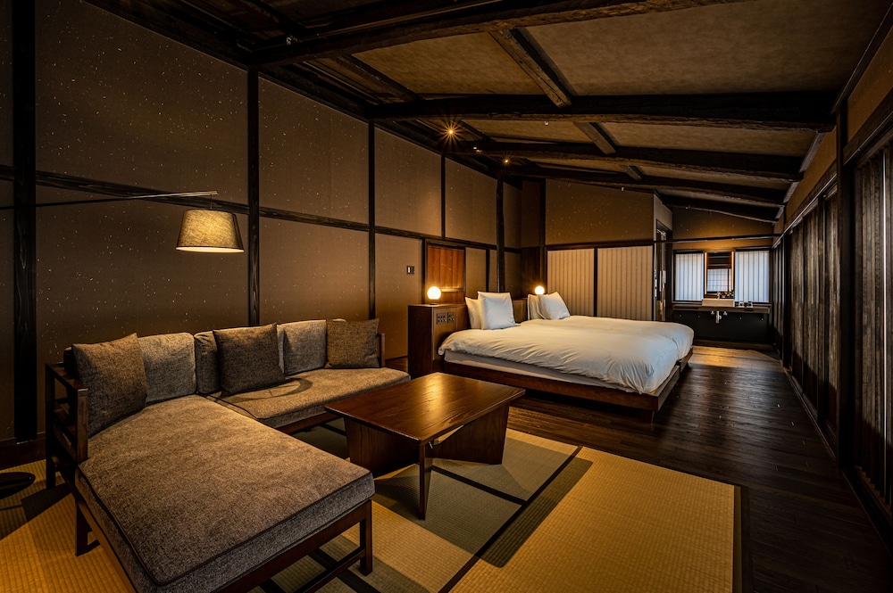 102 本館 · 歳吉屋 禁煙 客室3 | BYAKU Narai