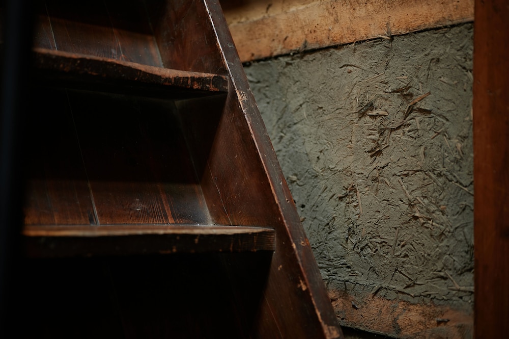 108 本館 · 歳吉屋 半露天風呂 禁煙 客室3 | BYAKU Narai