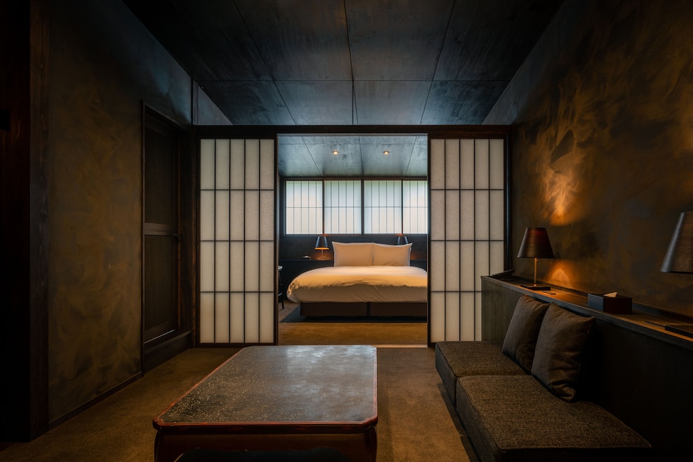 112 別館 · 上原屋 禁煙 客室2 | BYAKU Narai